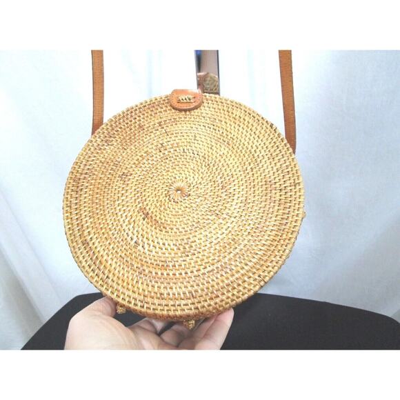 Straw Studios Bali Round Rattan & Leather Hand Woven Crossbody Circle Bag Purse - Picture 7 of 12